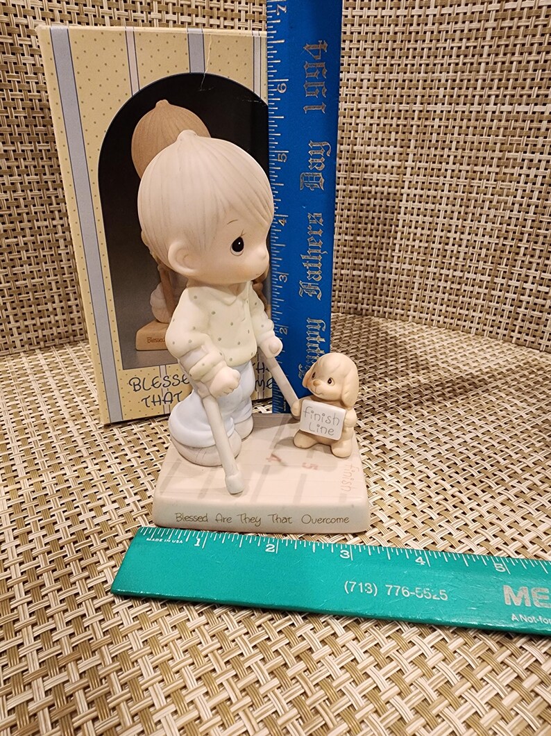 Figura vintage de Precious Moments “Bienaventurados los que vencen” con caja (IOB) imagen 3