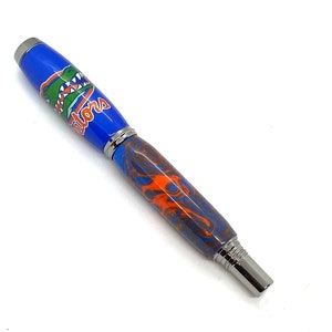 Maßgeschneiderte Florida Gators Kappe mit einem passenden blauen und orangen Resin Body auf einem schwarzen Titan JR George Rollerball 266