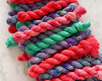 Hilo teñido a mano - June Mini Club - 2 mini madejas de 20 g