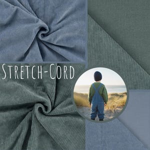 Könnte beinhalten: Eine Collage mit blauen und grünen Cordstoffmustern mit dem weißen Text "STRETCH-CORD". Ein kreisförmiges Bild zeigt ein Kind in blauen Latzhosen und einem grünen Pullover, das an einem Strand steht.