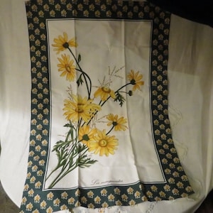 Vintage Daisies Les Marguerites kitchen towel or wall hanging