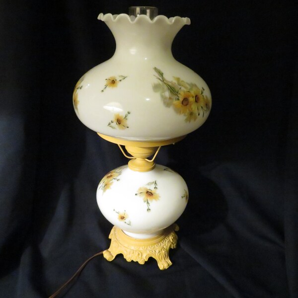 Gone with the Wind Hurricane style electric table lamp with hand painted daises