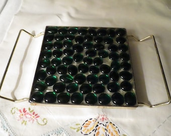 Dessous de plat moderne du milieu du siècle avec mosaïque de verre verte