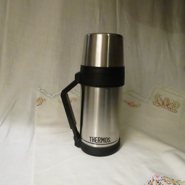 Thermos stainless steel insulated container