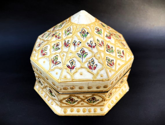 Painted Octagonal Box From Rajasthan Painted Octagonal Box From Rajasthan