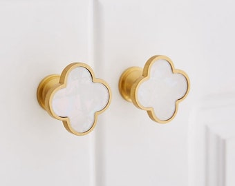 Brass Clovers Decorative Kitchen Cabinet Knobs White Shell Drawer Dresser Pulls Cupboard Wardrobe Door Knob Handles Modern