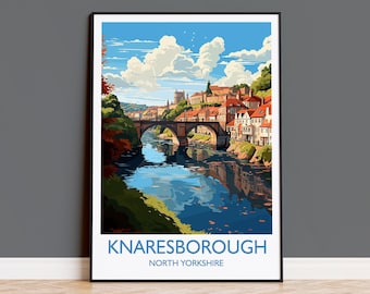 Puede incluir: Impresión artística enmarcada de Knaresborough, North Yorkshire. La obra de arte representa una vista panorámica de un puente de piedra sobre un río, con edificios y una iglesia en la ladera. El cielo es azul con nubes blancas esponjosas.