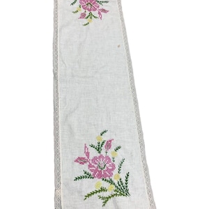 Vintage Floral Embroidered Table Runner Dresser Scarf Rectangular Lace Trim
