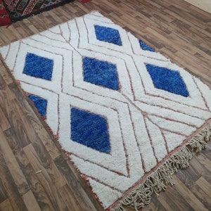 Handmade Moroccan Berber Rug: White Shaggy Wool Carpet
