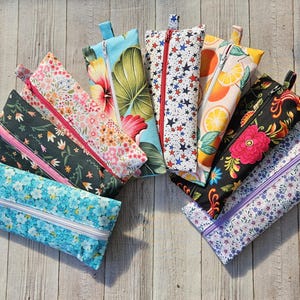 Wet Ones Zipper Pouch - Cotton Fabric Wet Wipe Case - Antibacterial Hand Wipe Pouch - Zippered Pouch ~ Hawaiian ~ Retro ~ Floral ~ Cotton