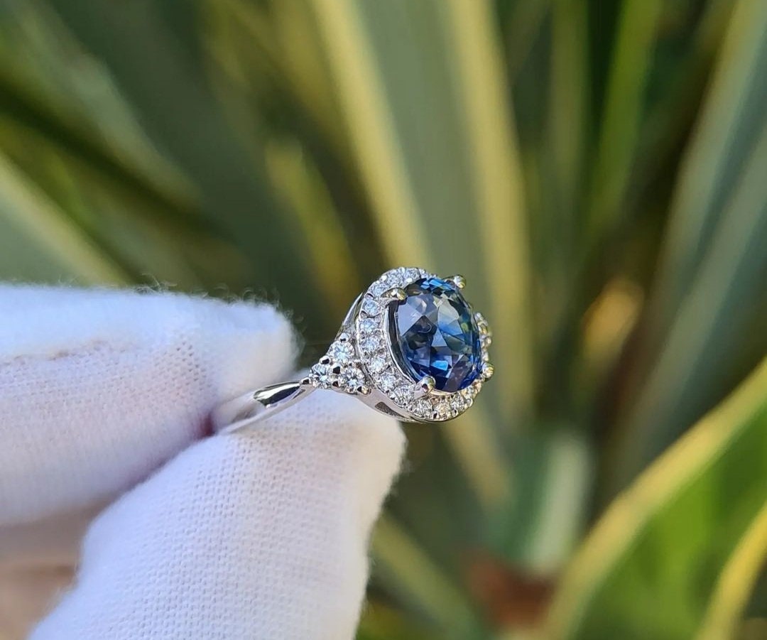Vintage Tiffany & Co. Tanzanite and Diamond Ring in Platinum – FabOn5th.com