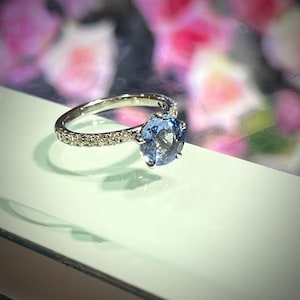 Edelsteenring aquamarijn/ rond geslepen aquamarijnring/ 925 sterlingzilveren ring/ geboortesteen maart/ beloftering/ voorstelring/ cadeau voor haar