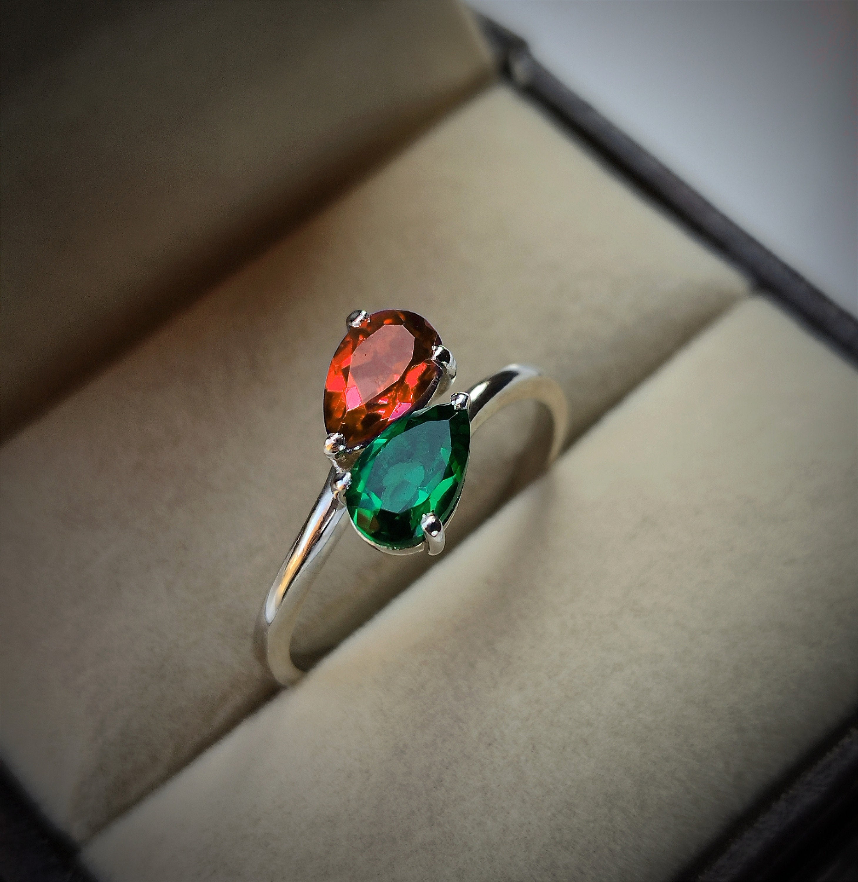 Emerald and garnet together discount