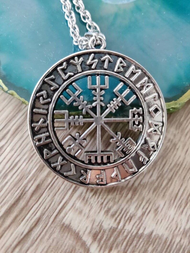 Large Viking Compass Norse Symbol Viking/'s Vegvisir Silver Color Rune Circle amulet pendant necklace with Chain Gift