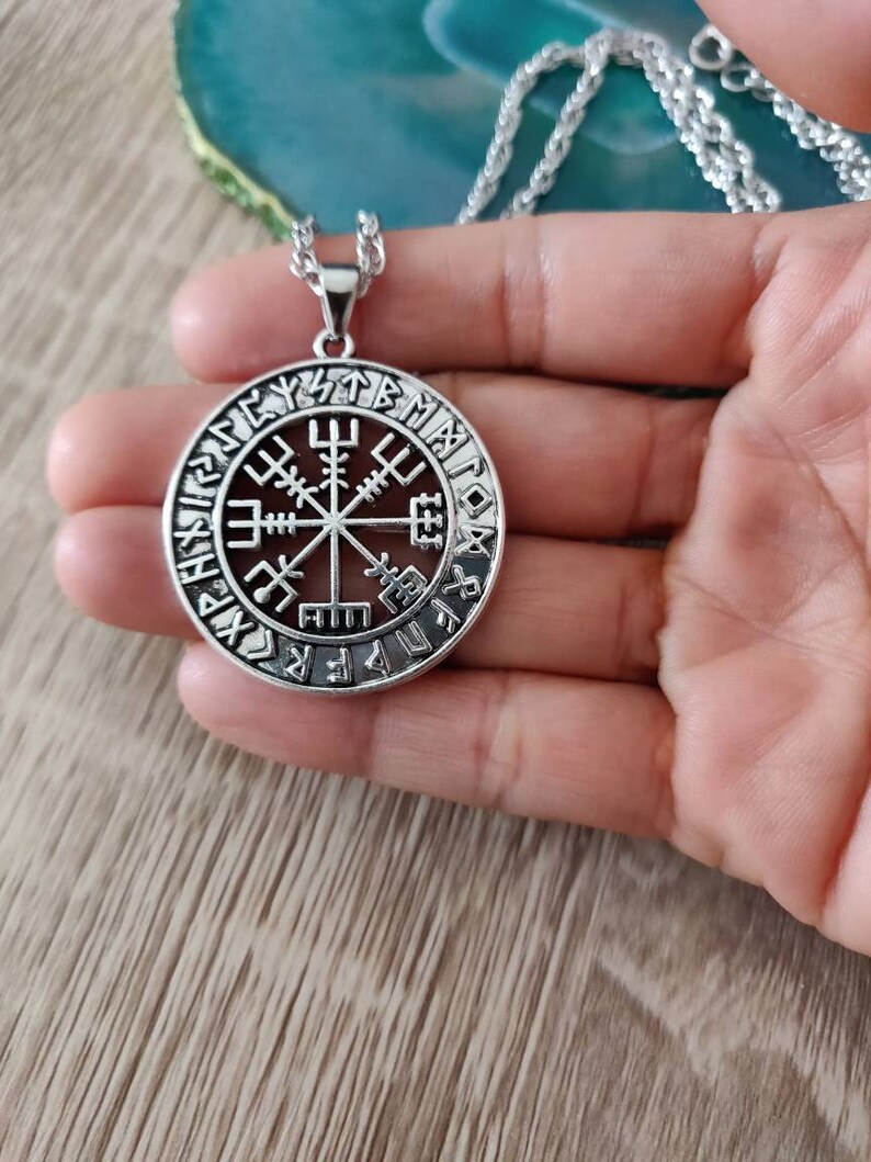 Large Viking Compass Norse Symbol Viking/'s Vegvisir Silver Color Rune Circle amulet pendant necklace with Chain Gift