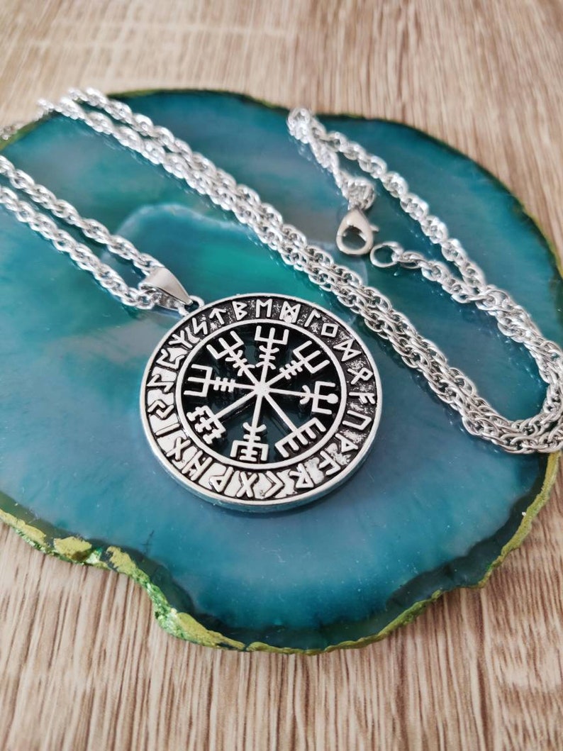 Large Viking Compass Norse Symbol Viking/'s Vegvisir Silver Color Rune Circle amulet pendant necklace with Chain Gift