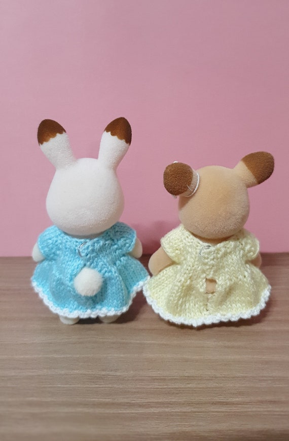 PATTERN IS FOR SYLVANIAN FAMILIES OR SIMILAR ***KNITTING PATTERN ONLY**** 