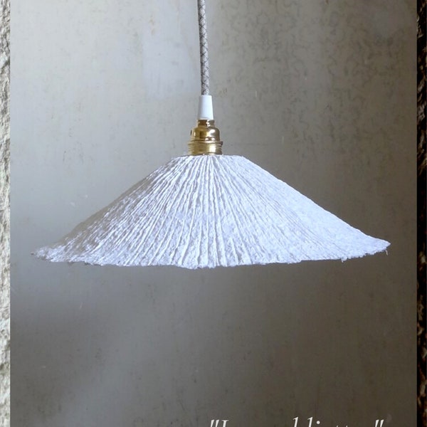 Plafonnier d'intérieur ou lampe murale en papier de soie Blanc ivoire prêt pour l'installation - Pièce unique et artisanale - Cadeau