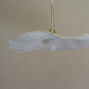 Contemporary ceiling light made of eco-friendly silk papier-mâché, ready for installation - Pendant light, unique piece - Handmade gift