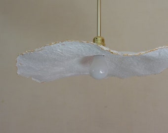 Plafonnier contemporain en papier mâché de soie écologique prêt pour l'installation- Suspension, pièce unique - Cadeau artisanale