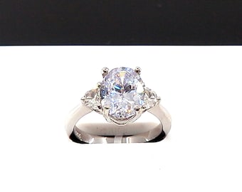 14 K W Gold Diamond Engagement Ring w/ Three Carat Oval Shaped Diamonds and Two Half Moon on Both Sides, Gold, 3.4 grams