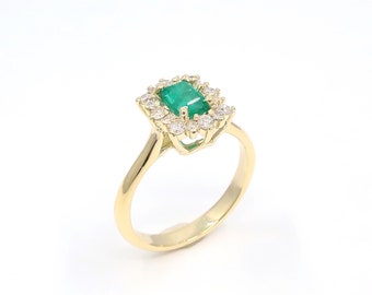 14 Karat Yellow Gold Columbian Emerald Diamond Ring