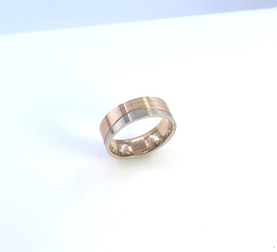 14 K Two-Tone Comfort Fit Men's Band / Ring with Wavy Line in the Middle, Gold, 4.2 grams, TW of Diamonds 0.54 CT