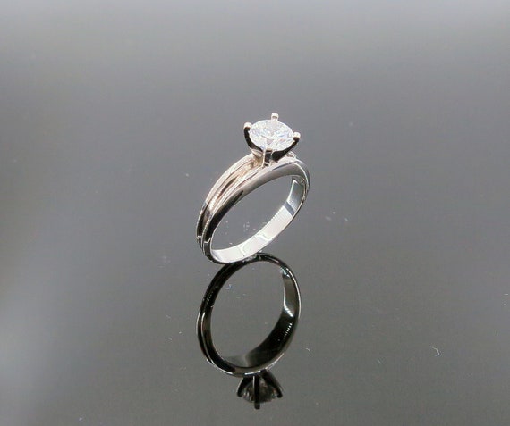 14 K White Gold Engagement Solitaire Ring with Top Groove Shank