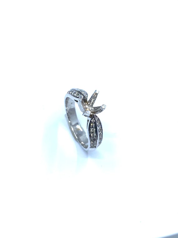 18 K W Gold Diamond Engagement Semi-mount Ring w/ Diamonds on Four Prong Sides, Gold, 5.3 grams, TW of diamonds, 0.39 CT