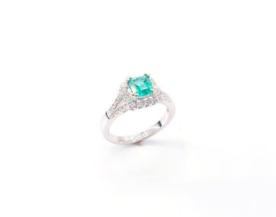 14 K White Gold 3.65 Gr Beautiful Columbian Emerald Emerald Cut Diamond Ring with Diamond Split Shank