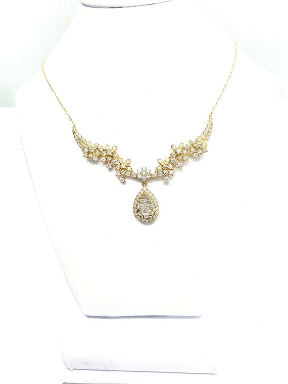 18K Gold Diamond Necklace w/ Dangling Pear Shape Pendant, TW of diamonds, 1.03 CT