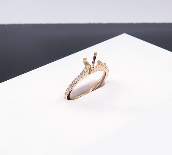 14 K Y Gold Diamond Engagement Ring / Semi-mount w/ One Row Prong Set, Gold, 3.2 grams, TW of diamonds, 0.39 CT
