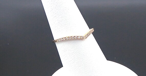 14 K Y Gold Diamond Curvy Band / Ring, Gold, 1.2 grams, TW of diamonds 0.16 CT