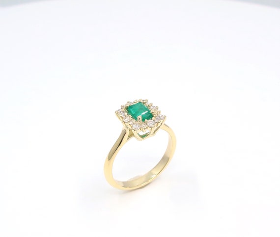 14 Karat Yellow Gold Columbian Emerald Diamond Ring