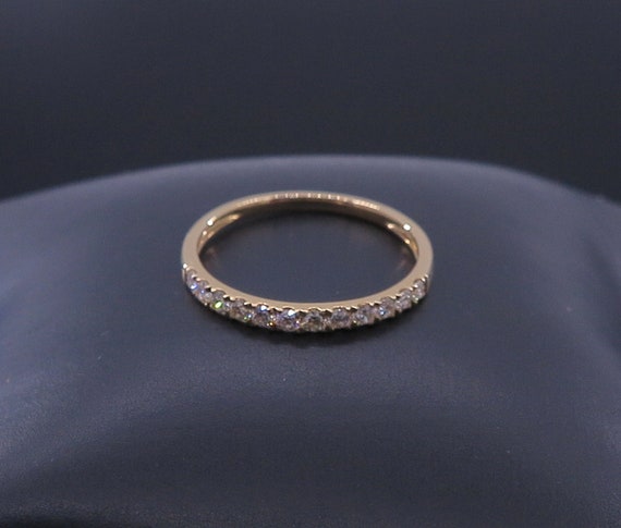 18 K Y Gold Diamond Band / Ring w/ Prong Set, Gold, 1.61 grams, TW of diamonds, 0.27 CT