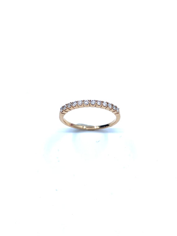 14 K R Gold Diamond Band / Ring featuring Single One Row Prong Set, Gold, 1.5 grams, TW of Diamonds, 0.21 CT