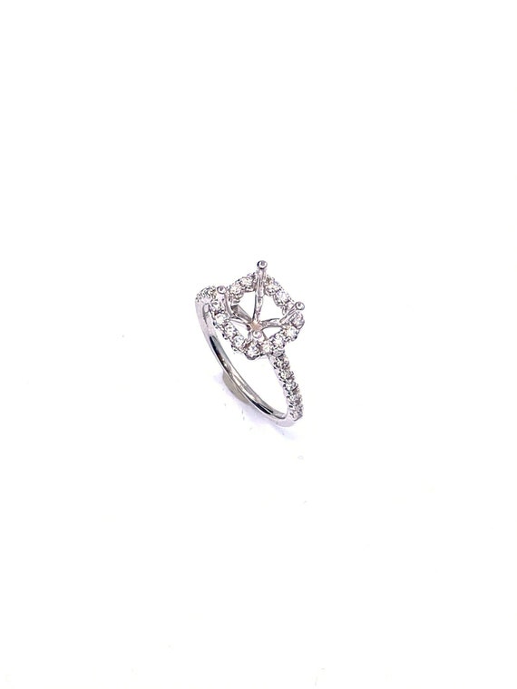 18 K White Gold Diamond Engagement Ring / Semi-mount with V Shape Shank with Prong Set