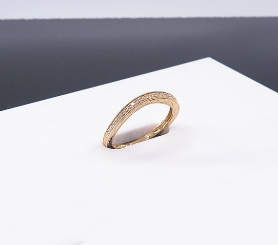14 K Y Gold Antique Design Diamond Fancy Curved Band / Ring, Gold, 2.1 grams, TW of diamonds, 0.12 CT