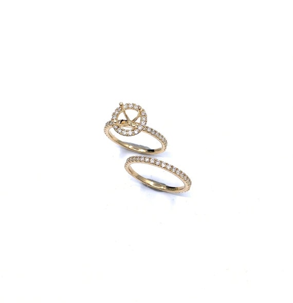 14 K Yellow Gold Diamond Ring Semi-mount with a Round Shape Halo