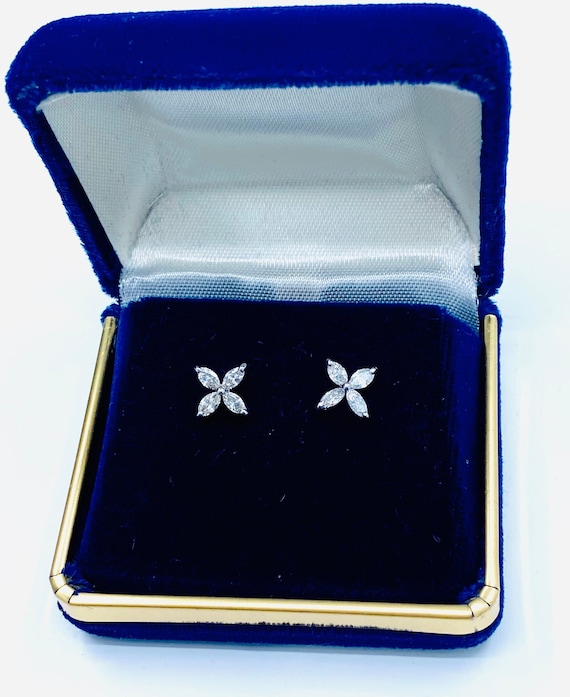 14 K W Gold Diamond Earrings / Diamond studs, Gold, 1.2 grams, TW of Diamonds, 0.56 CT