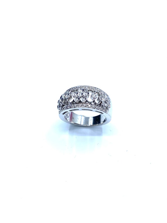14 K White Gold Diamond Art Deco Ring featuring Three Flowers with side Pave diamonds