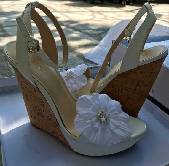 white sandals size 9