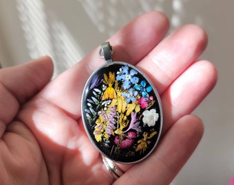 Handmade beautiful vintage style real flower botanical necklace | black flower pendant | handmade jewelry | gardener gift