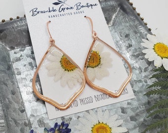 Handmade real daisy dangles earrings | summer floral jewelry | gift for gardener or nature lover | white and yellow botanical earrings