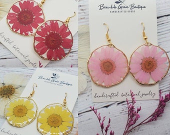 Handmade real colorful daisy flower earrings | botanical jewelry | gardener gift