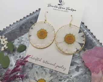 Handmade real daisy earrings | botanical jewelry | gardener gift | cottagecore accessories