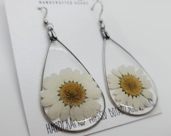 Handmade real pressed white daisy flower earrings | woodland jewelry | botanical earrings | preserved daisy silver teardrop Earrings