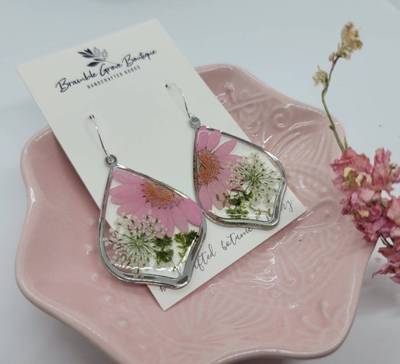Pink daisy earrings sale