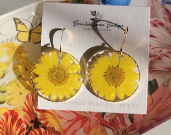 Handmade real pressed colorful daisy earrings | botanical jewelry | boho accessories