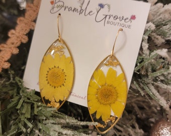 Handmade real pressed yellow daisy flower and gold leaf earrings | botanical jewelry | gardener gift